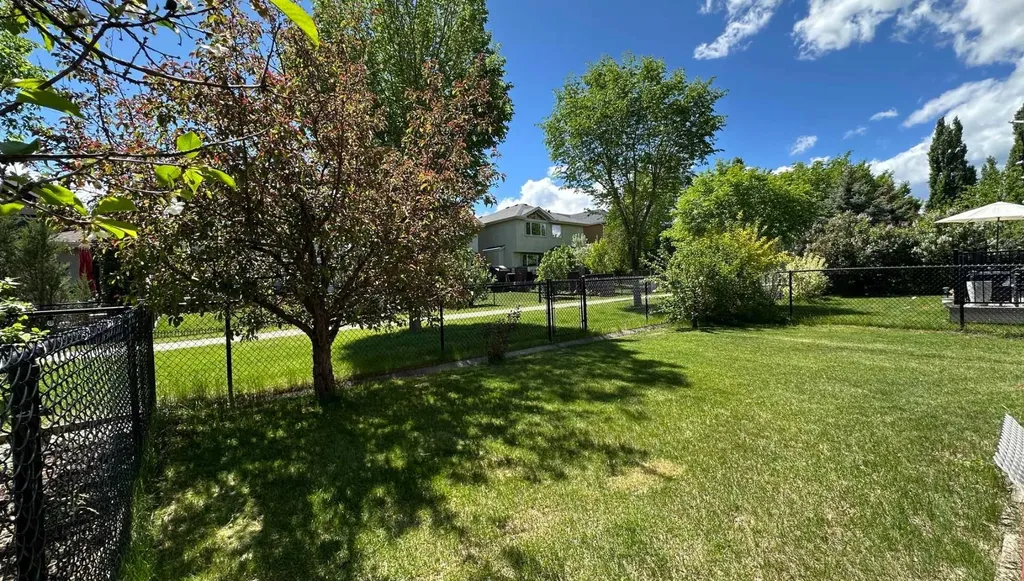 264 Everwillow Green SW Calgary AB T2Y4V9