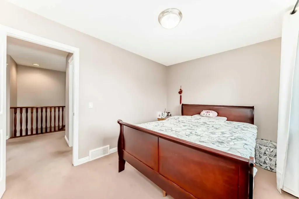 264 Everwillow Green SW Calgary AB T2Y4V9