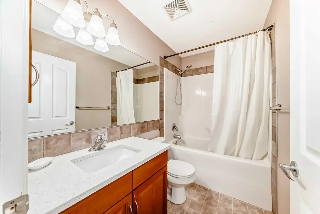 264 Everwillow Green SW Calgary AB T2Y4V9