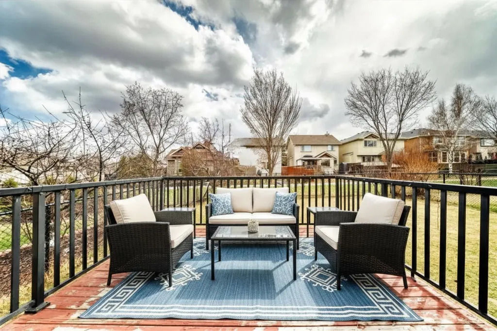 264 Everwillow Green SW Calgary AB T2Y4V9