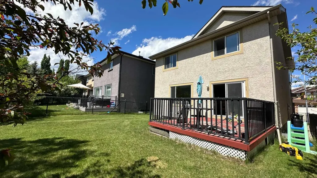 264 Everwillow Green SW Calgary AB T2Y4V9