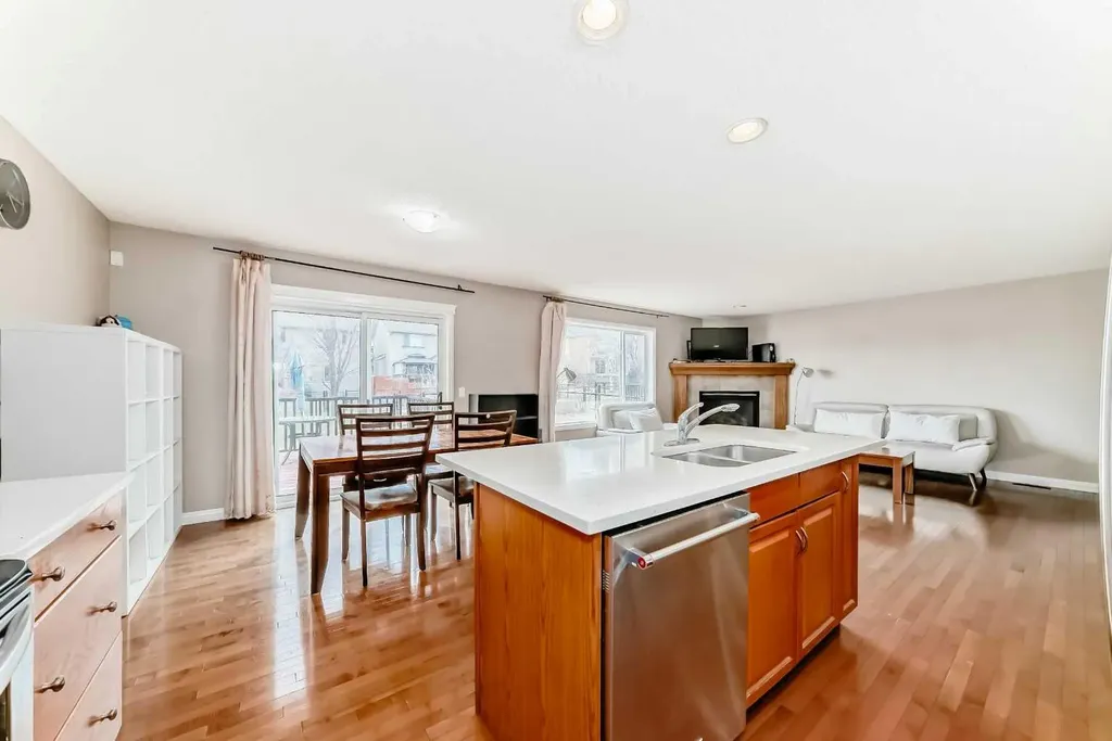 264 Everwillow Green SW Calgary AB T2Y4V9