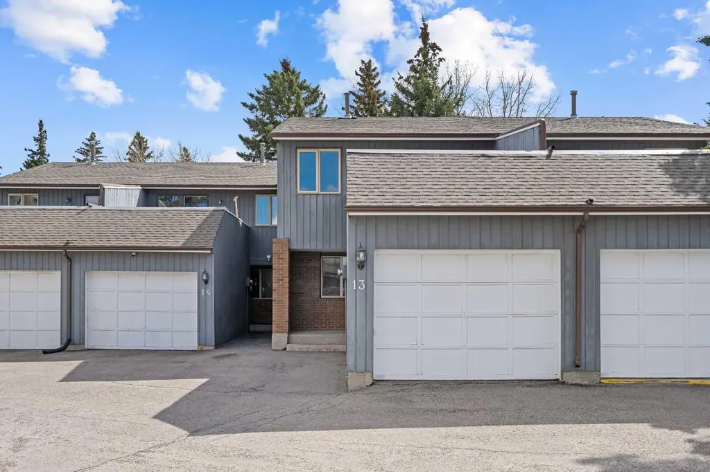 803 Varsity Estates Drive NW Calgary AB T3B 4W5