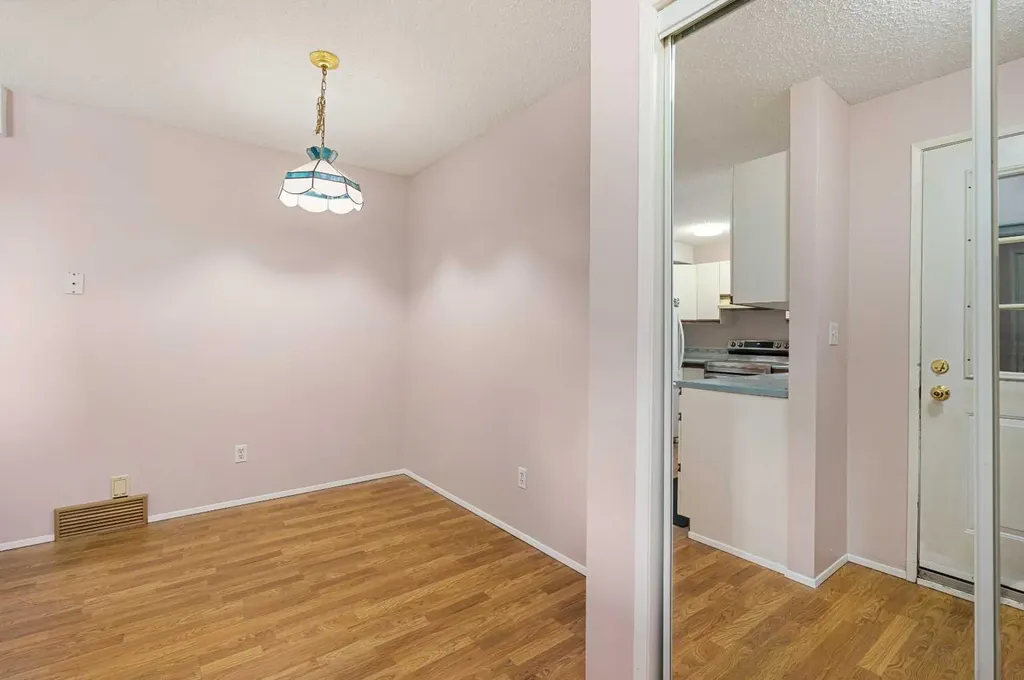 803 Varsity Estates Drive NW Calgary AB T3B 4W5