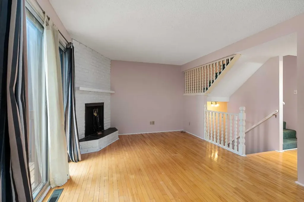 803 Varsity Estates Drive NW Calgary AB T3B 4W5