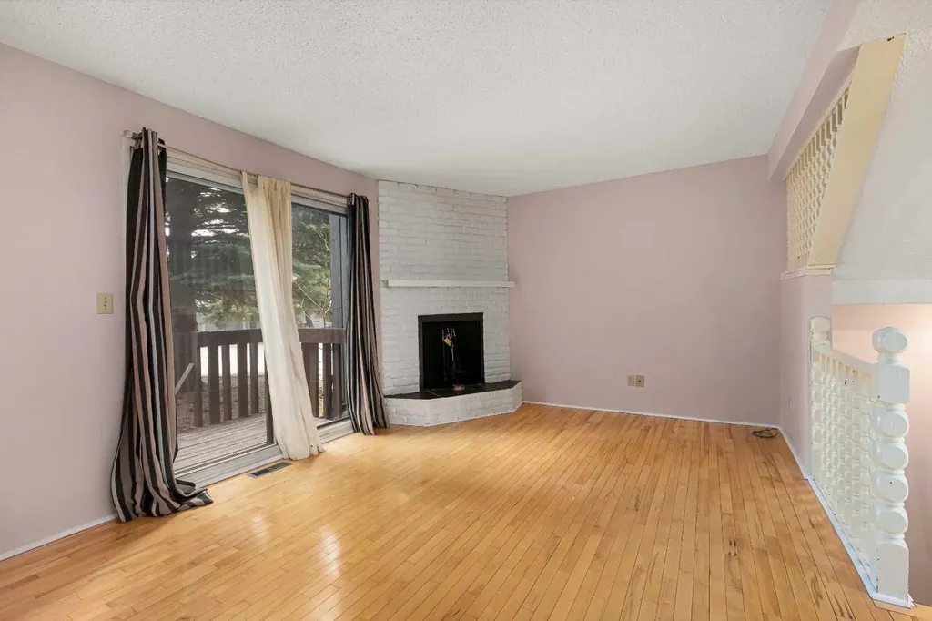 803 Varsity Estates Drive NW Calgary AB T3B 4W5