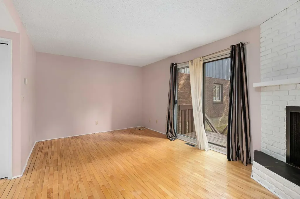 803 Varsity Estates Drive NW Calgary AB T3B 4W5