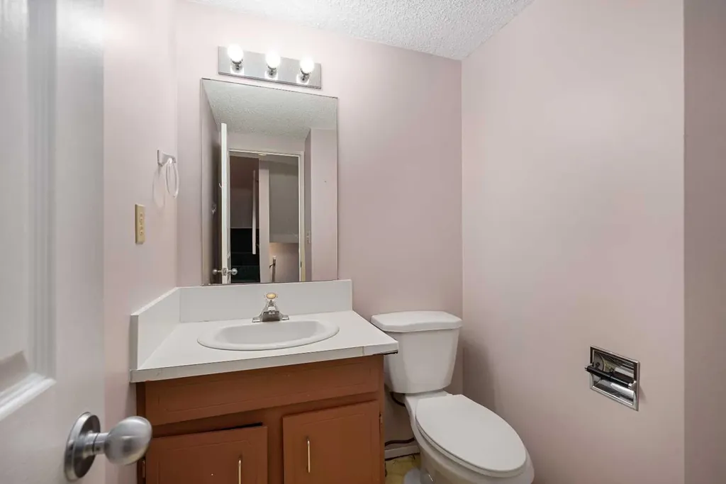 803 Varsity Estates Drive NW Calgary AB T3B 4W5