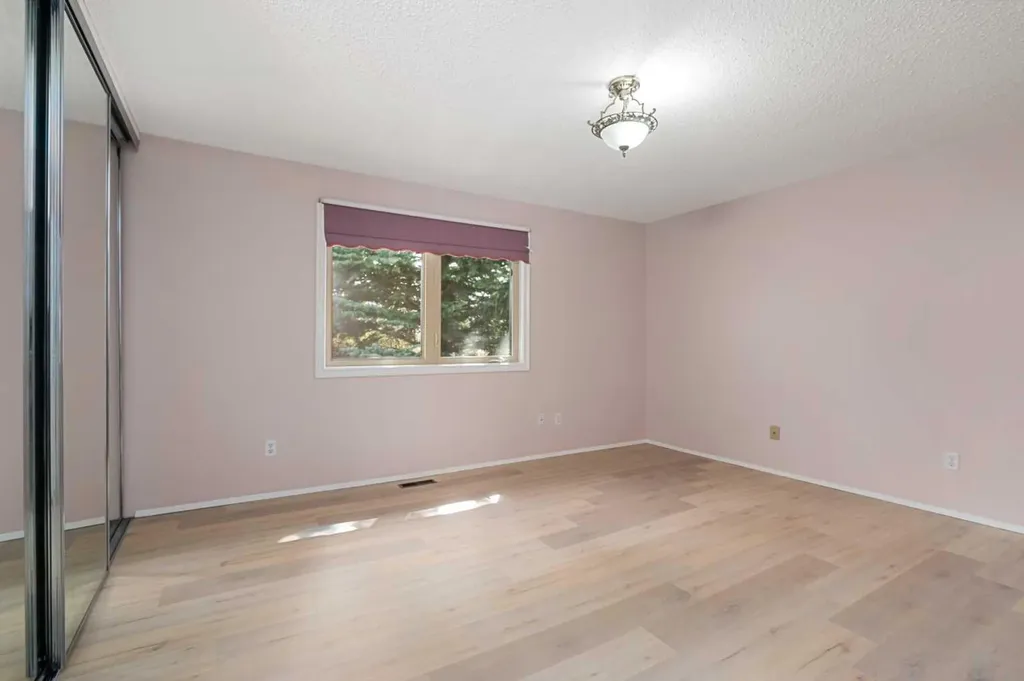 803 Varsity Estates Drive NW Calgary AB T3B 4W5