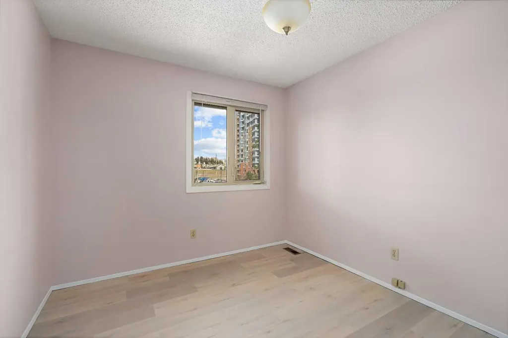 803 Varsity Estates Drive NW Calgary AB T3B 4W5