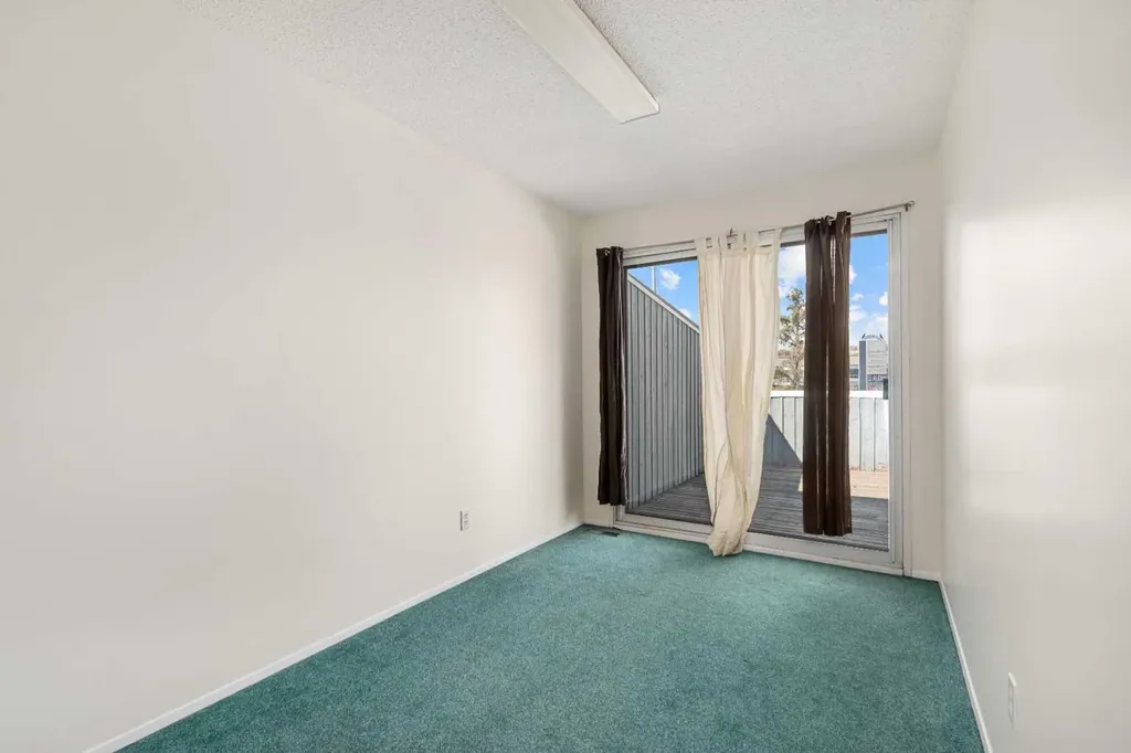 803 Varsity Estates Drive NW Calgary AB T3B 4W5