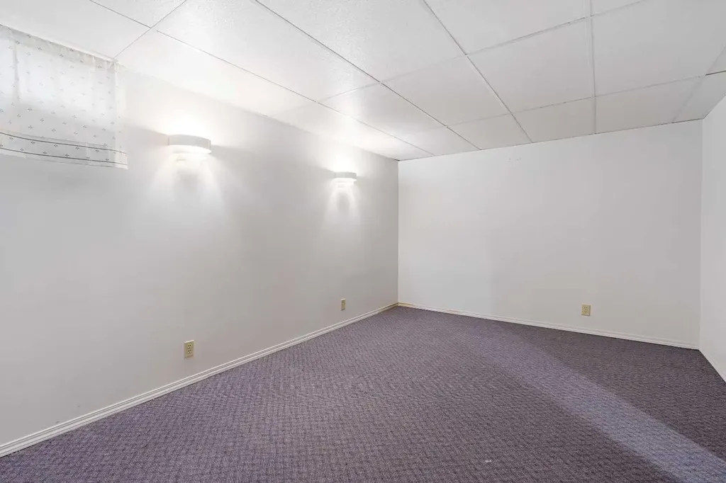 803 Varsity Estates Drive NW Calgary AB T3B 4W5
