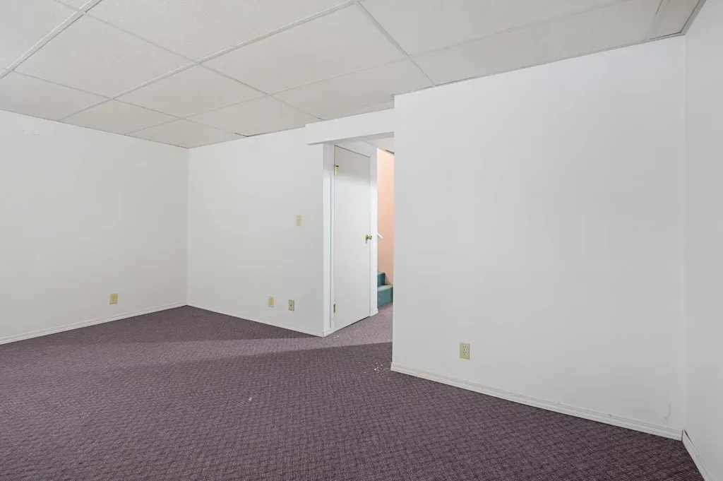 803 Varsity Estates Drive NW Calgary AB T3B 4W5