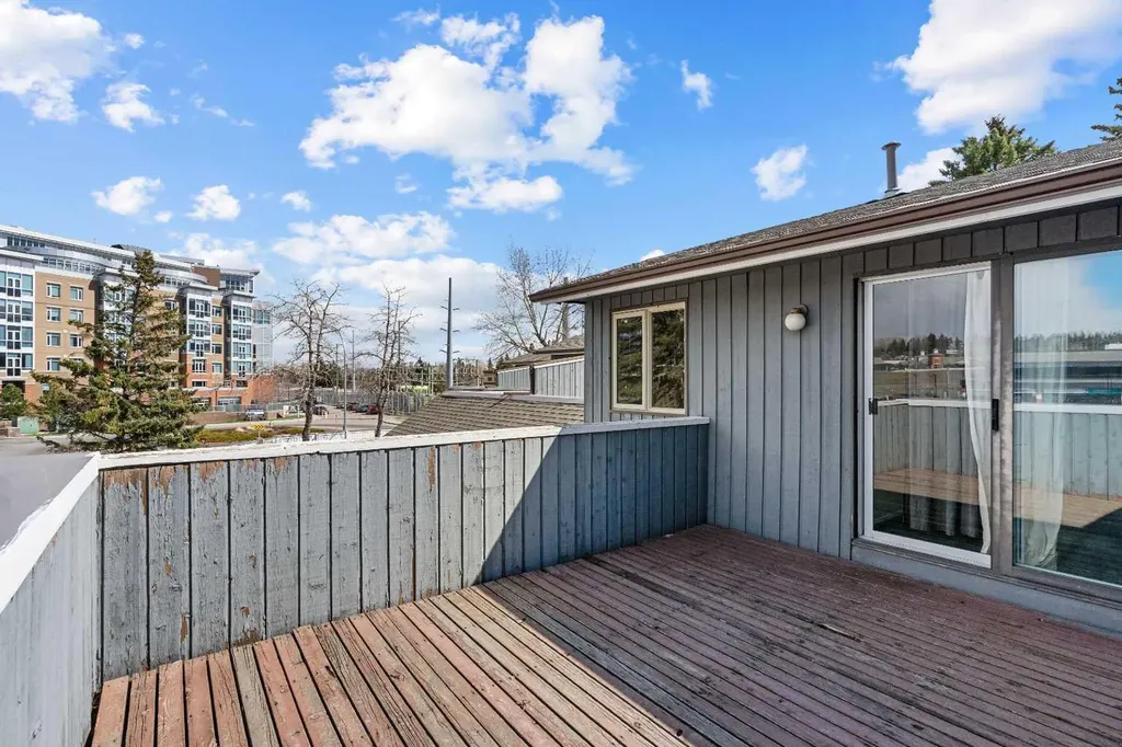803 Varsity Estates Drive NW Calgary AB T3B 4W5