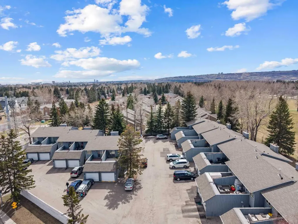 803 Varsity Estates Drive NW Calgary AB T3B 4W5