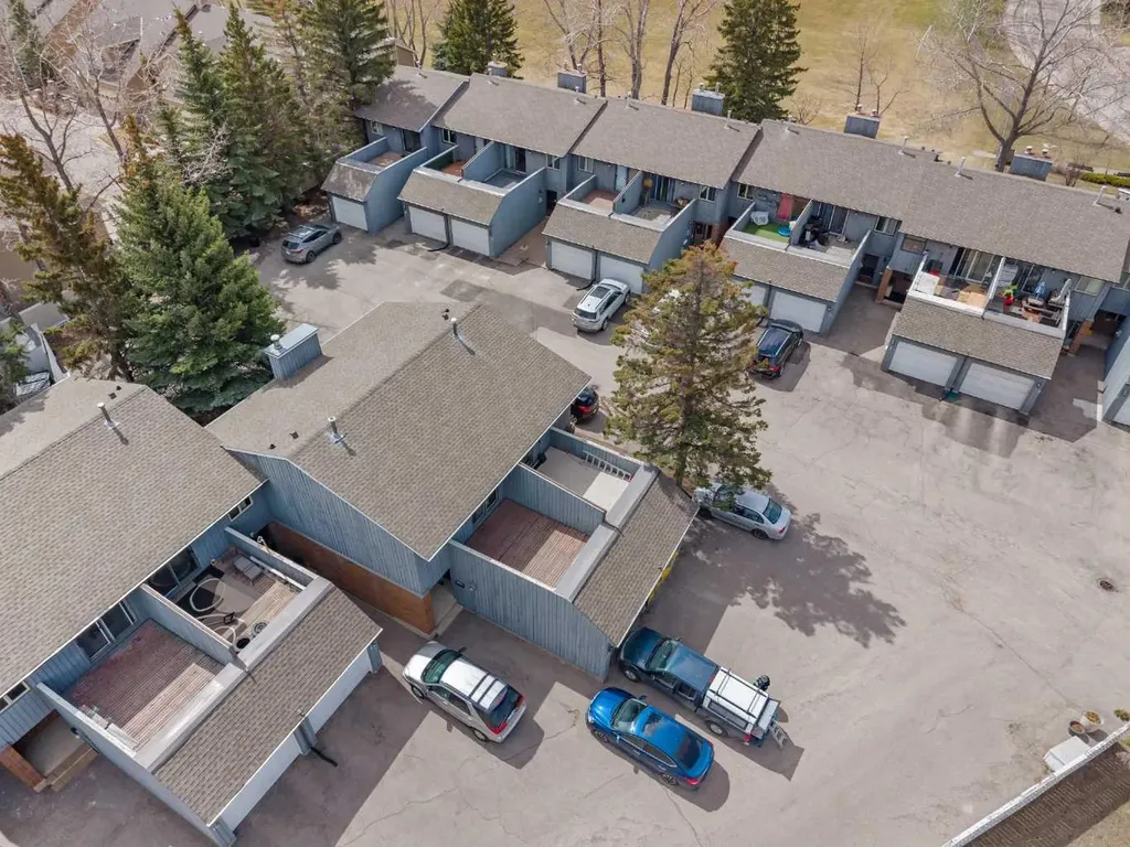 803 Varsity Estates Drive NW Calgary AB T3B 4W5