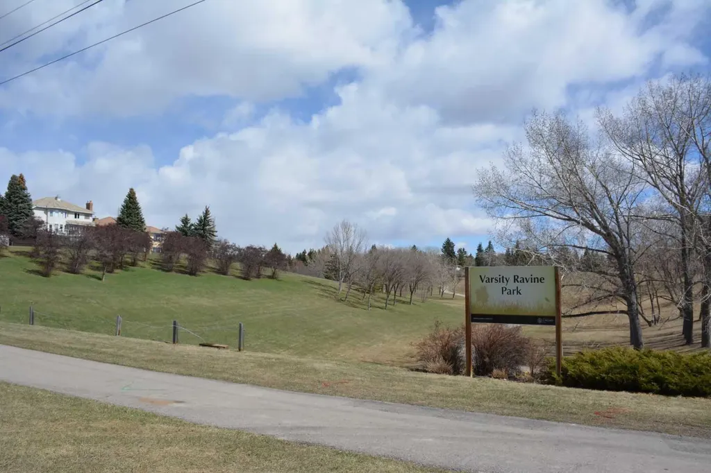 803 Varsity Estates Drive NW Calgary AB T3B 4W5
