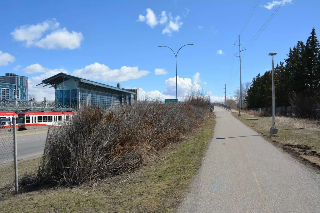 803 Varsity Estates Drive NW Calgary AB T3B 4W5