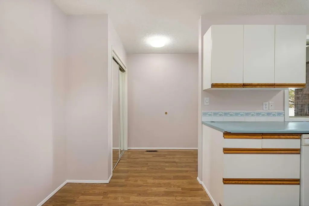 803 Varsity Estates Drive NW Calgary AB T3B 4W5