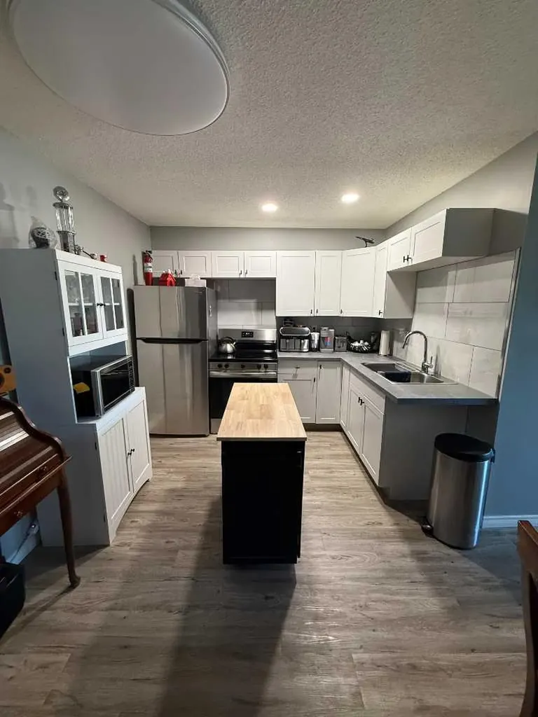 10 3 Street NE Redcliff AB T1J2P0