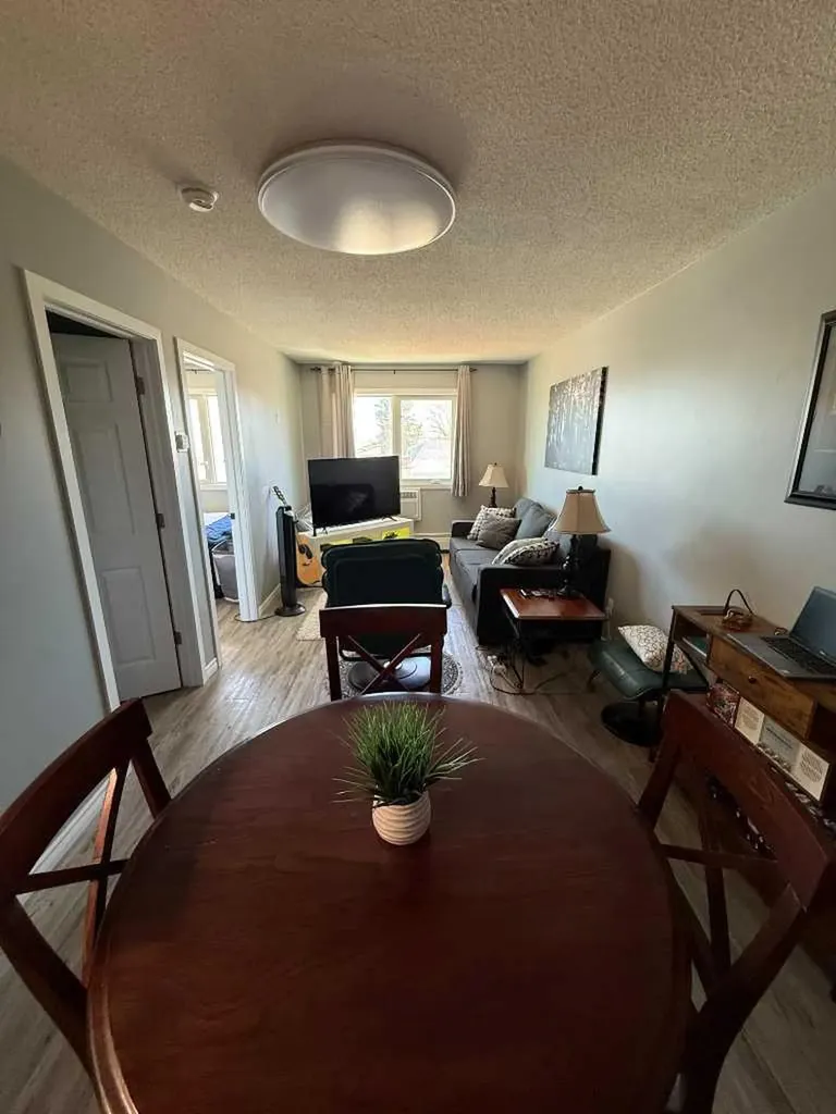 10 3 Street NE Redcliff AB T1J2P0