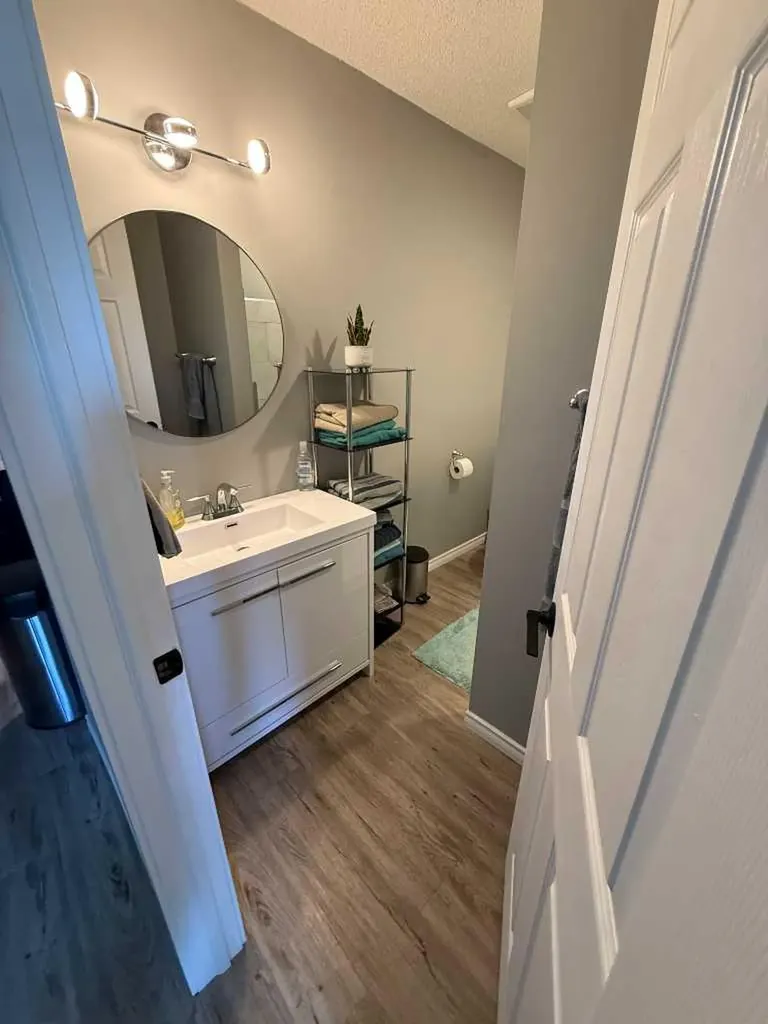 10 3 Street NE Redcliff AB T1J2P0