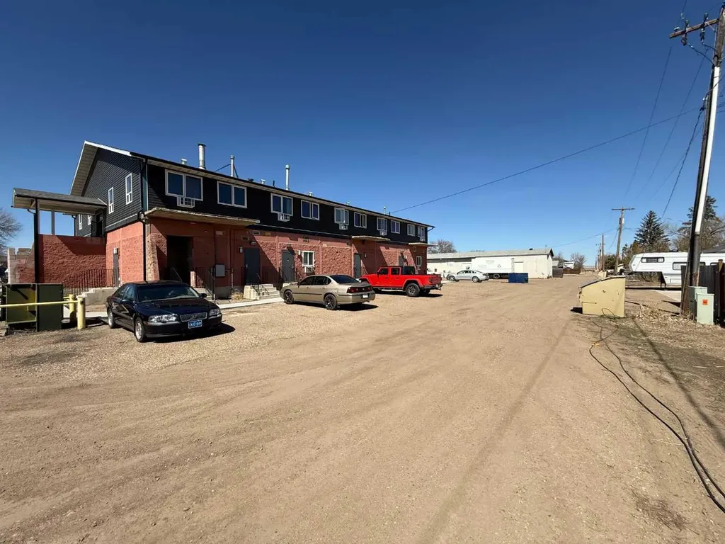 10 3 Street NE Redcliff AB T1J2P0