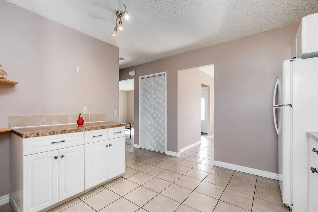 248 Huntcroft Road NE Calgary AB T2K 4E2