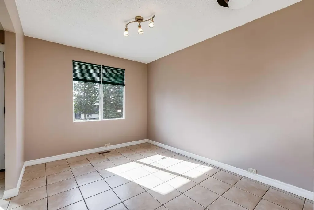 248 Huntcroft Road NE Calgary AB T2K 4E2