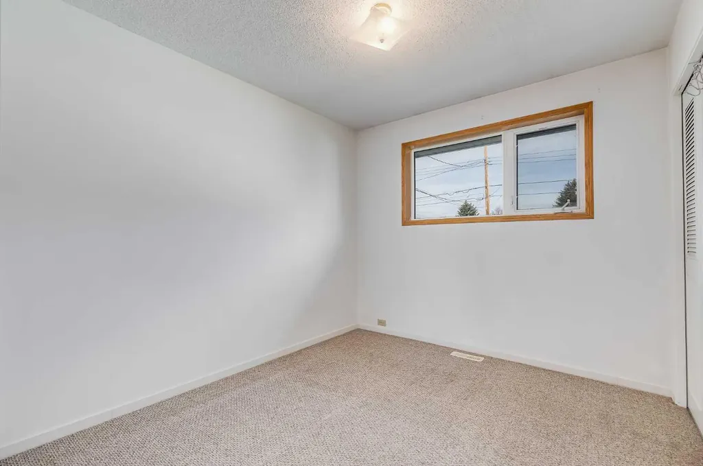 248 Huntcroft Road NE Calgary AB T2K 4E2
