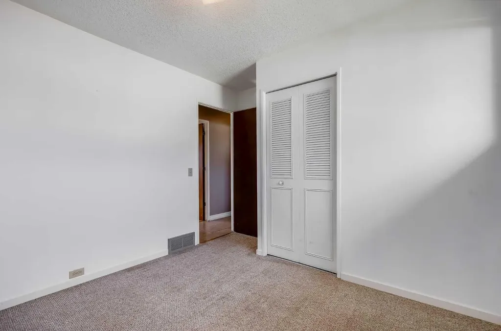 248 Huntcroft Road NE Calgary AB T2K 4E2