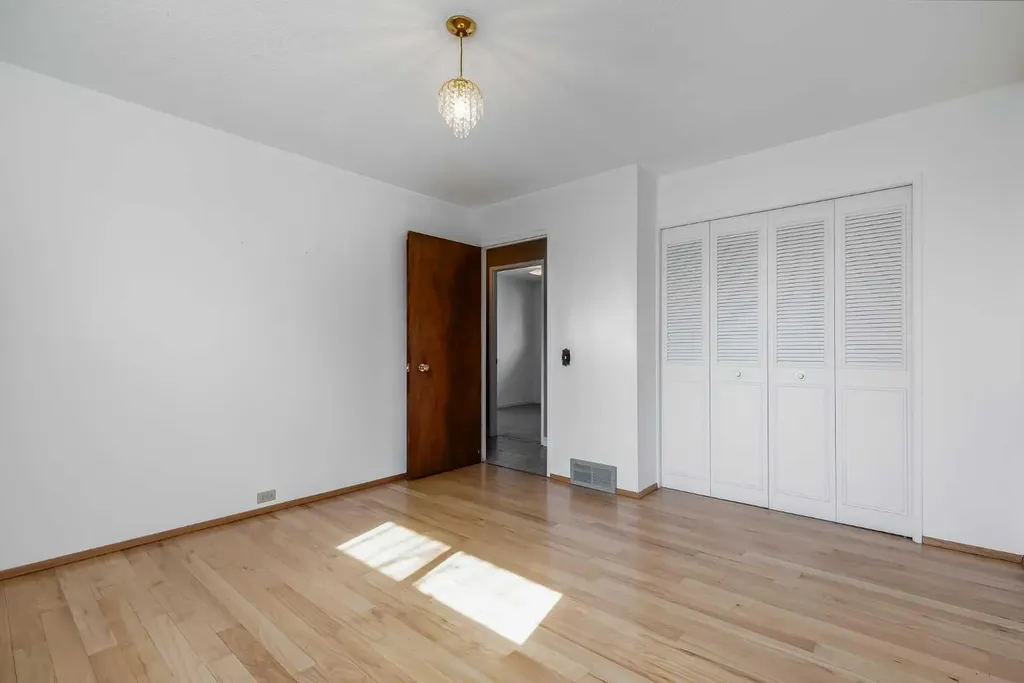 248 Huntcroft Road NE Calgary AB T2K 4E2