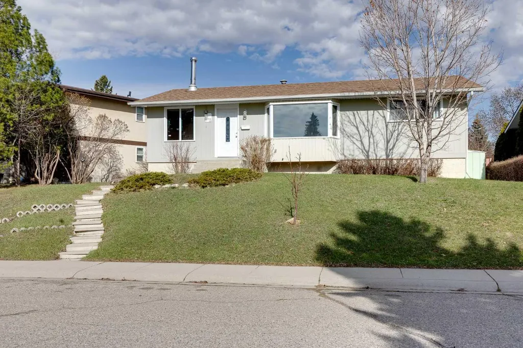 248 Huntcroft Road NE Calgary AB T2K 4E2