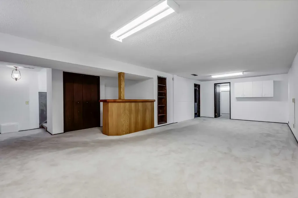 248 Huntcroft Road NE Calgary AB T2K 4E2