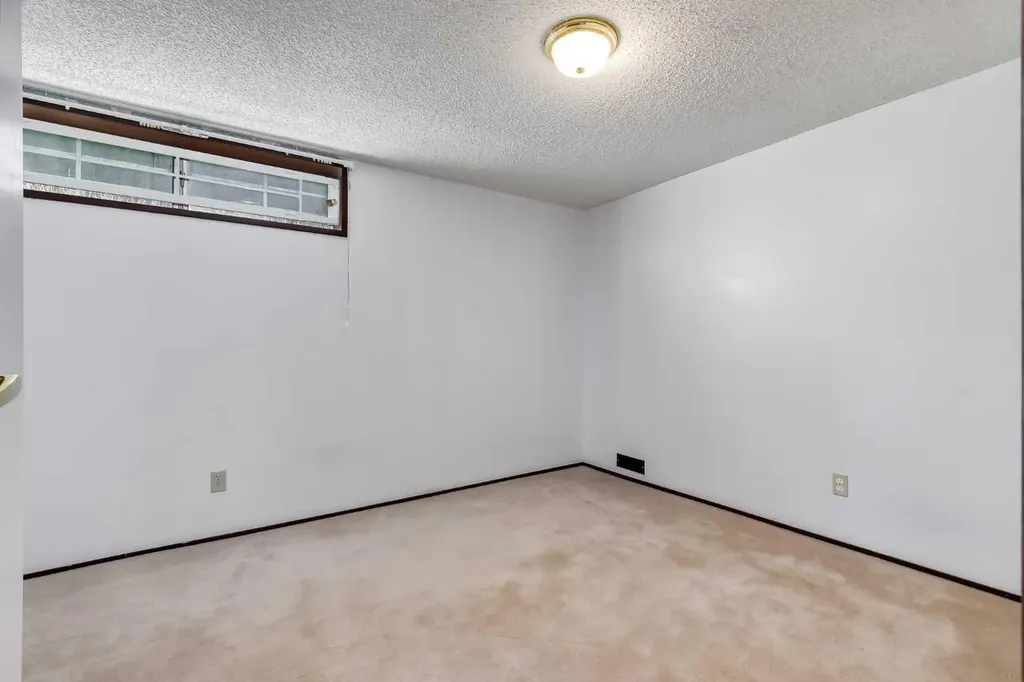 248 Huntcroft Road NE Calgary AB T2K 4E2