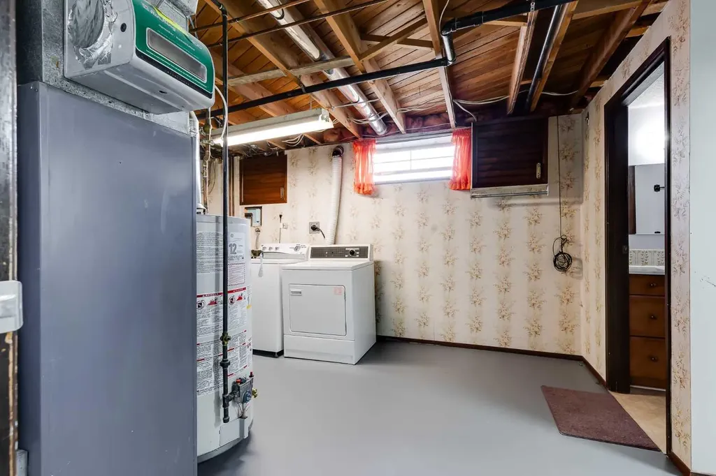 248 Huntcroft Road NE Calgary AB T2K 4E2