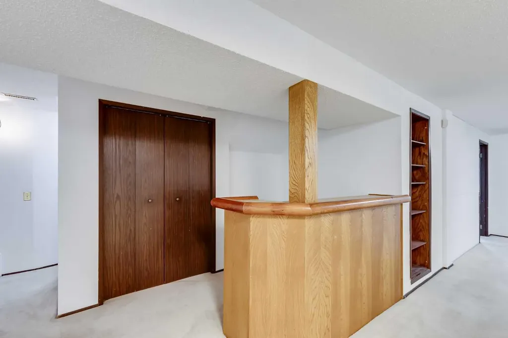 248 Huntcroft Road NE Calgary AB T2K 4E2