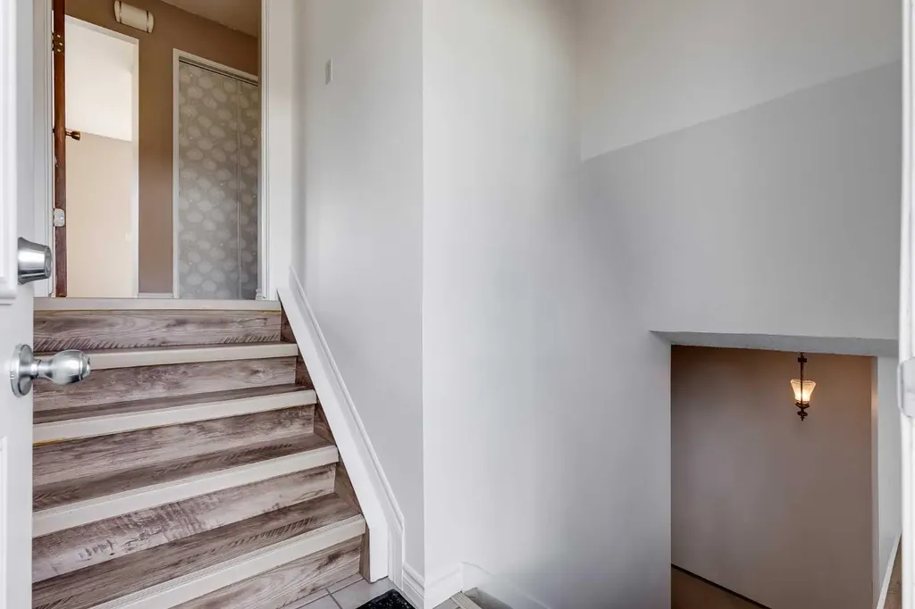 248 Huntcroft Road NE Calgary AB T2K 4E2
