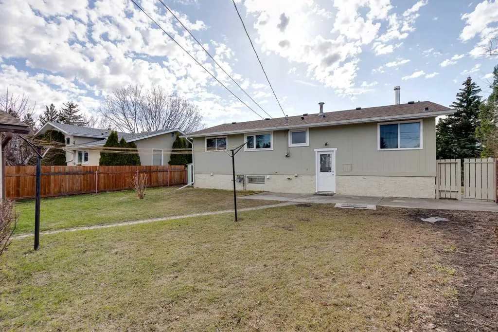 248 Huntcroft Road NE Calgary AB T2K 4E2
