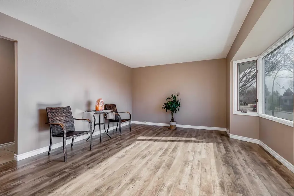 248 Huntcroft Road NE Calgary AB T2K 4E2