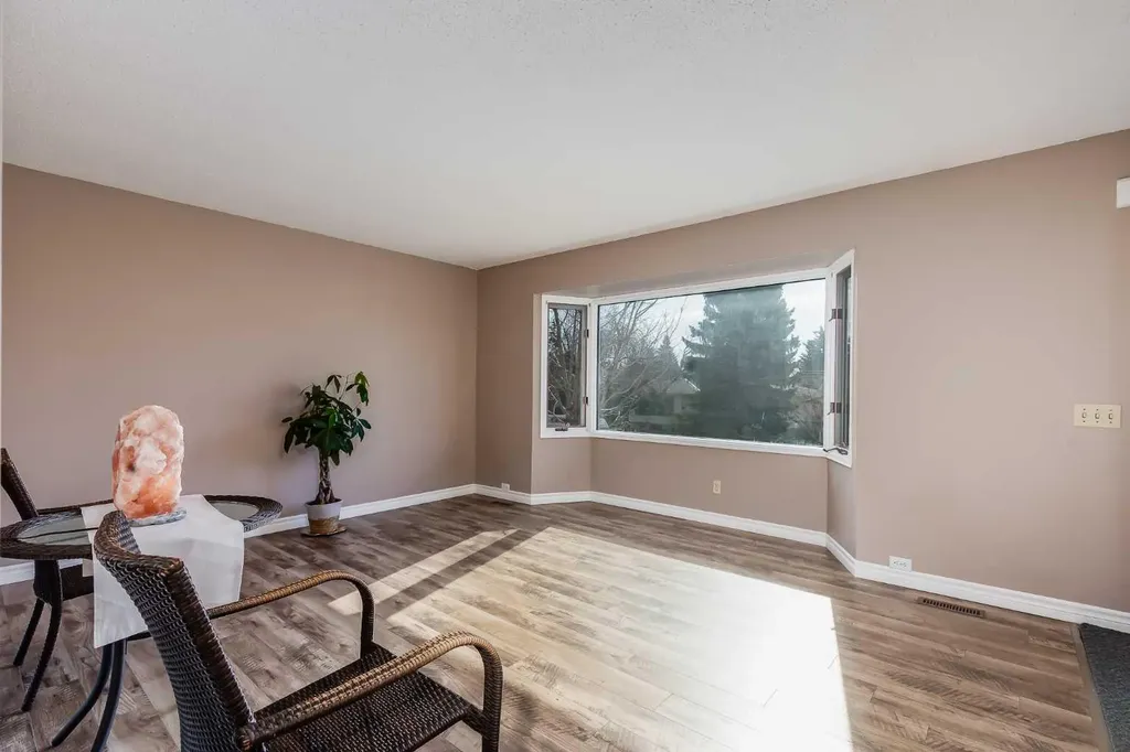 248 Huntcroft Road NE Calgary AB T2K 4E2