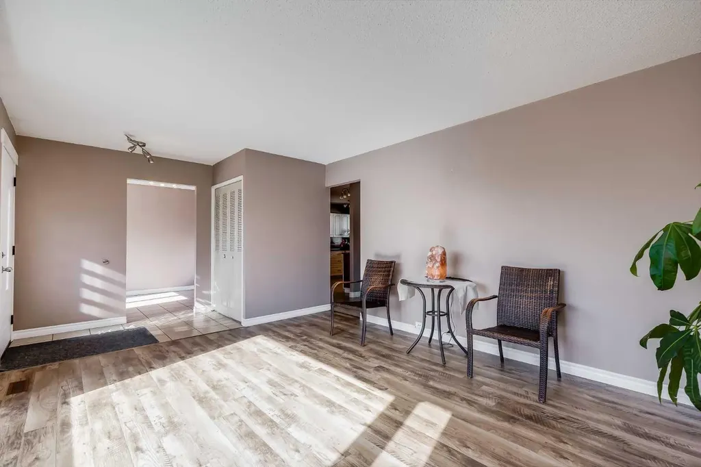 248 Huntcroft Road NE Calgary AB T2K 4E2