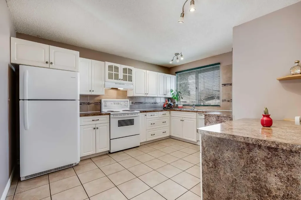 248 Huntcroft Road NE Calgary AB T2K 4E2
