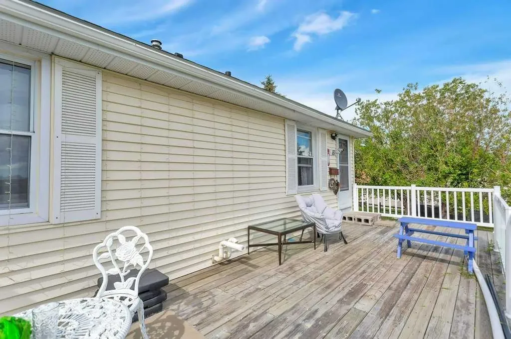 502 Sunnyside 500 Place Rural Ponoka County AB T0C 2J0