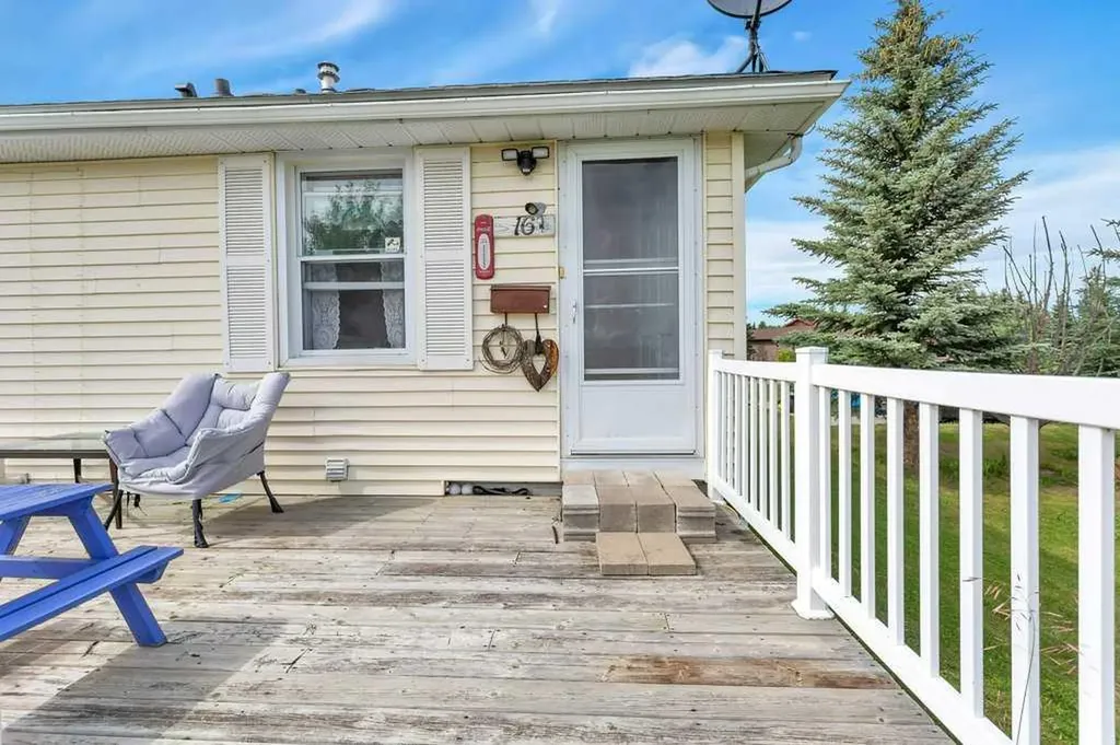 502 Sunnyside 500 Place Rural Ponoka County AB T0C 2J0