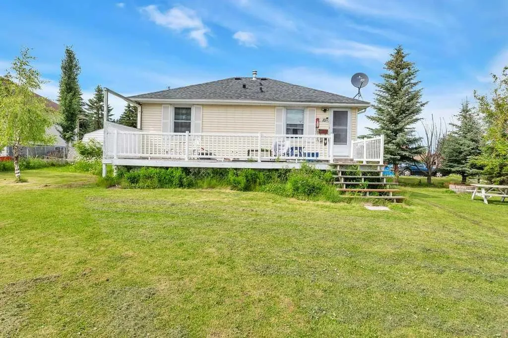 502 Sunnyside 500 Place Rural Ponoka County AB T0C 2J0