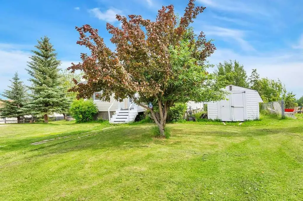 502 Sunnyside 500 Place Rural Ponoka County AB T0C 2J0