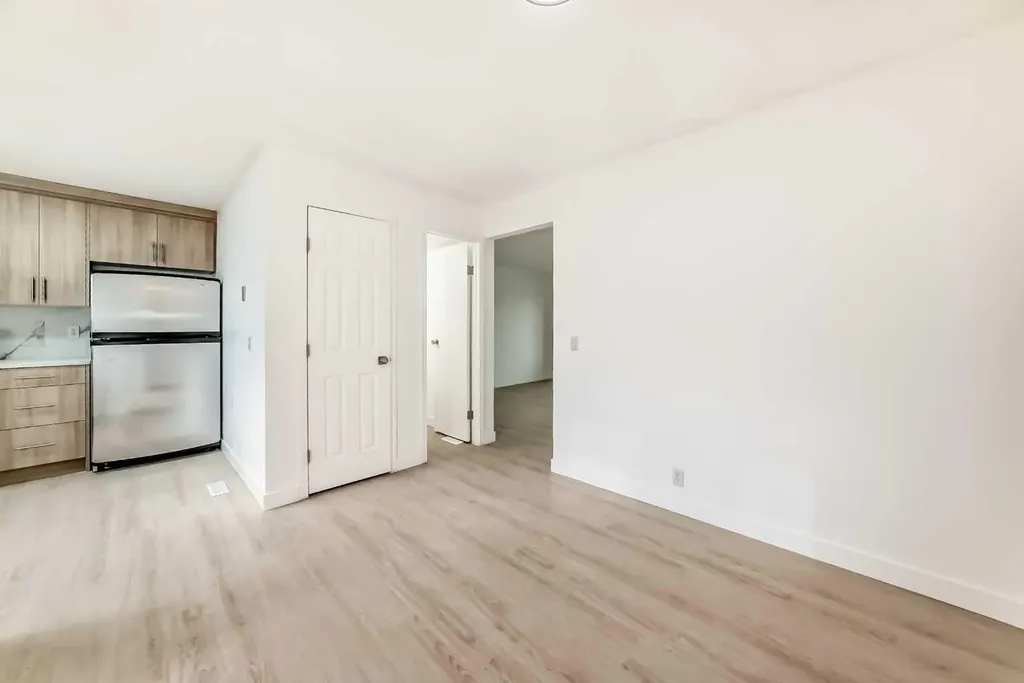 4327 38 Street NE Calgary AB T1Y 5E6
