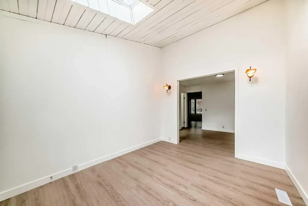 4327 38 Street NE Calgary AB T1Y 5E6