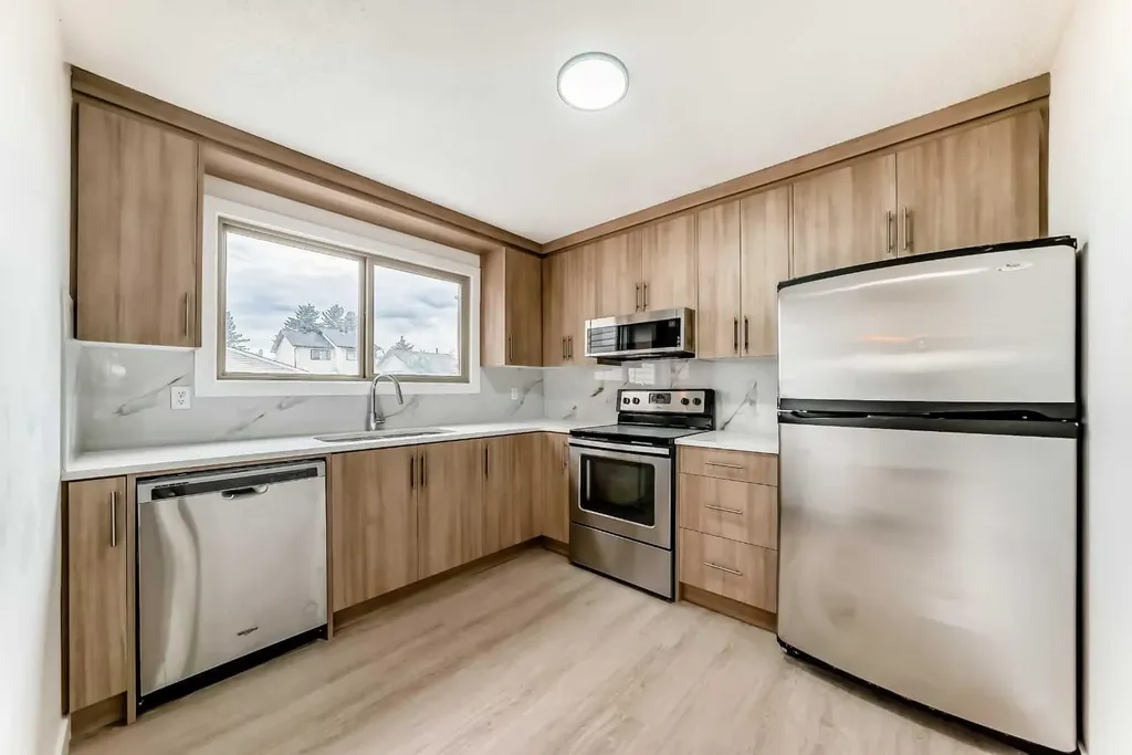 4327 38 Street NE Calgary AB T1Y 5E6